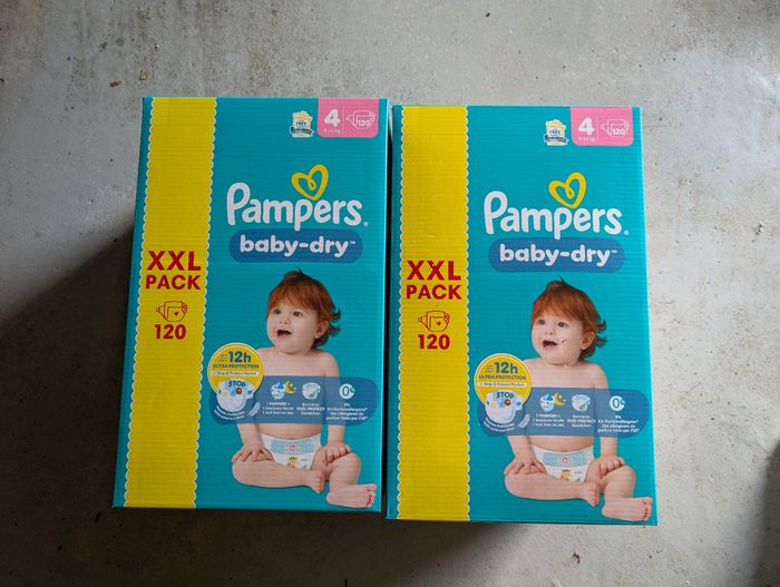 Couches Pampers taille 4