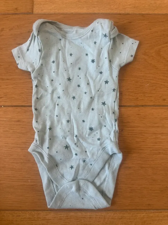 Lot 3 bodies bébé 3 mois – Étoiles & uni – Mixte – Très bon état - photo numéro 4