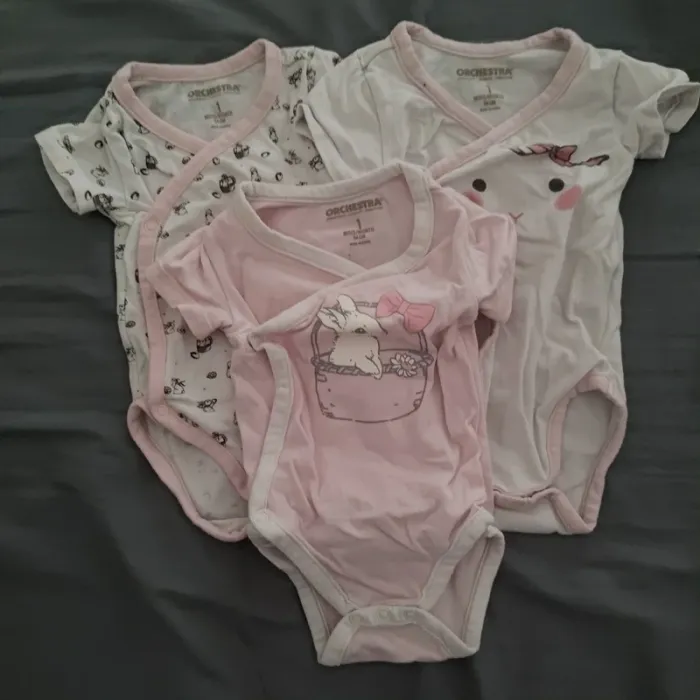 Lot 3 bodies 1 mois rose et blanc