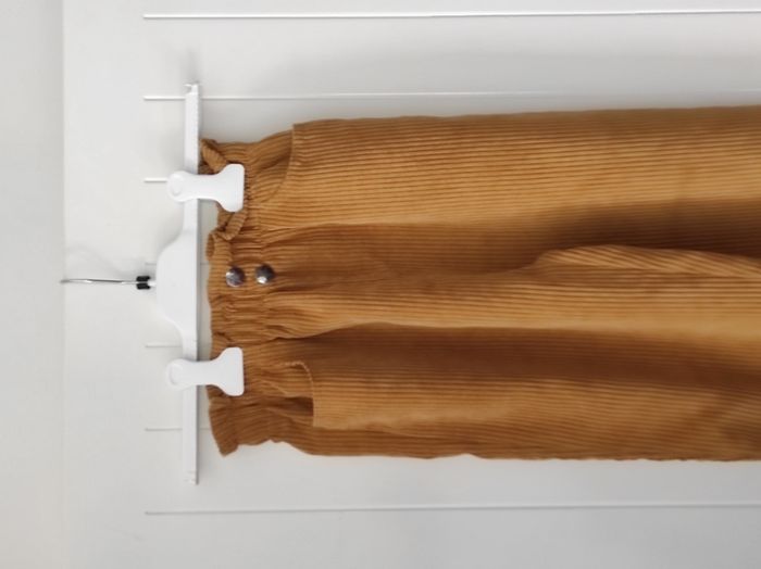 Pantalon velours fille – 10 ans | Coupe carotte 👖✨ - photo numéro 3