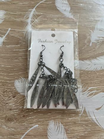 Boucle d’oreille neuve