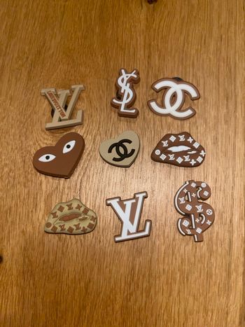 Lot de 9 pin’s pour crocs 