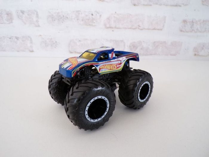 Monster trucks - Hot wheels - Race Ace 68 (J12)