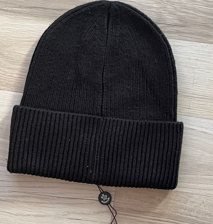 Bonnet moncler neuf avec étiquette - photo numéro 4