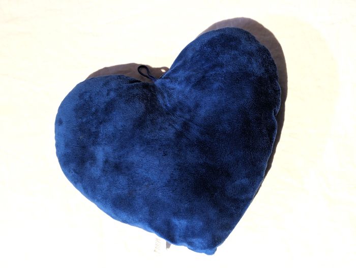 Petit Coussin Bleu Foncé Petit Cœur Rouge Centre Ecriture Love Amour Accessoire Petits Enfants Bébés - photo numéro 6