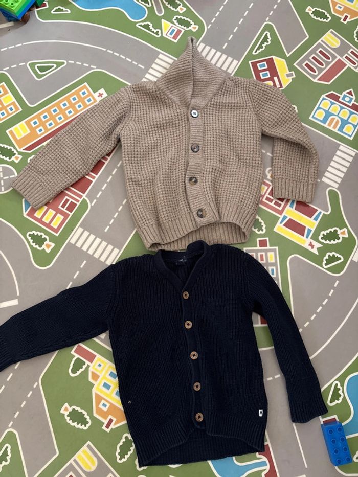 Lot de 2 gilets Kiabi en 3 ans