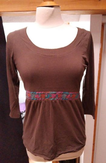 Blouse marron brodée