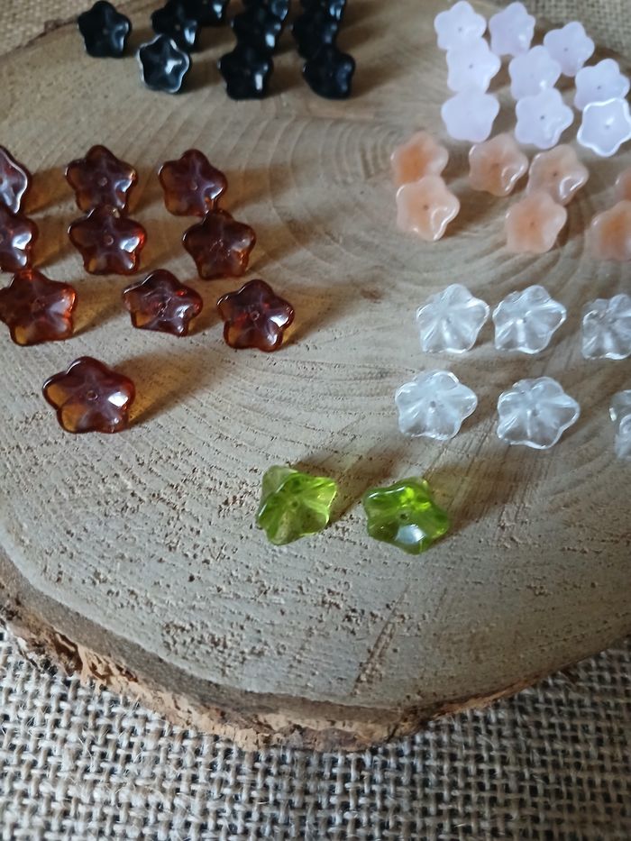 Lot de 50 perles en verre fleur noir marron rose beige transparente verte - photo numéro 4