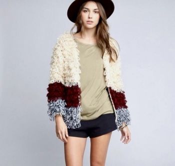 Cardigan ouvert en maille épaisse Storets à franges bouclées et hirsutes