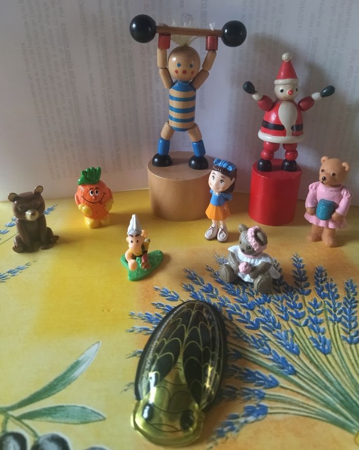 Lot de petits jouets