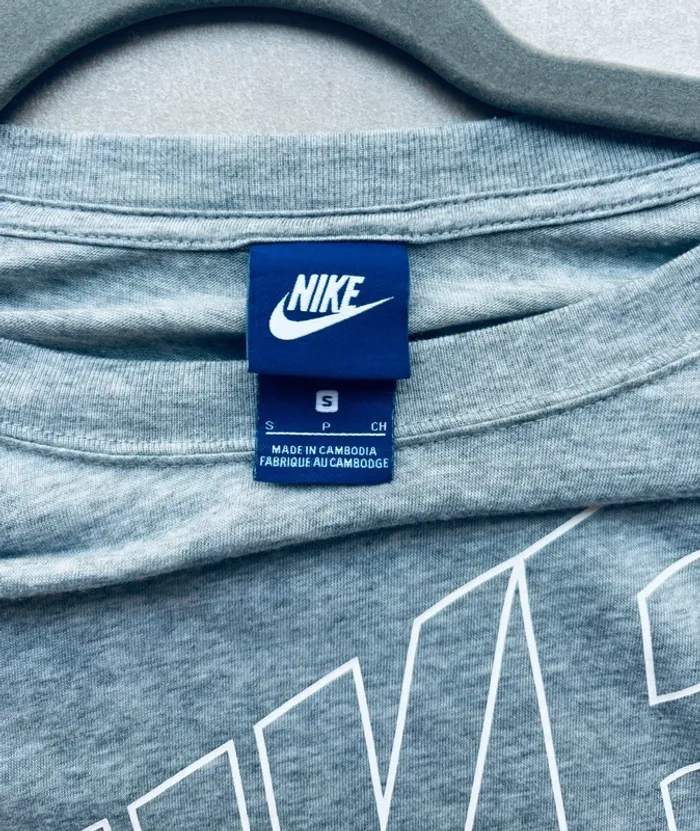 Magnifique t-shirt femme Nike S gris - photo numéro 3