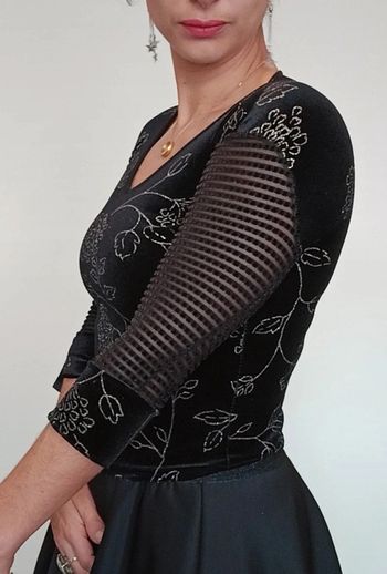 Pull moulant velours broderies dorees TU