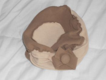 Chapeau beige et marron