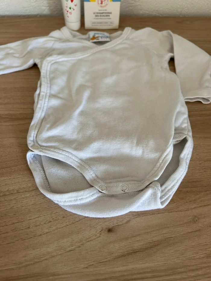 👶 Body blanc Kiabi pour bébé 👶 - photo numéro 3