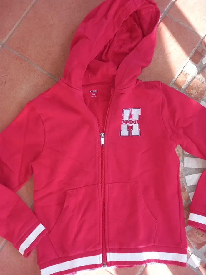 Gilet zippé à capuche Kiabi