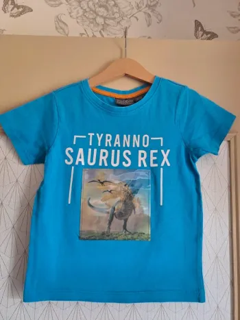 T-shirt garçon 5-6 ans comme neuf hologramme Today