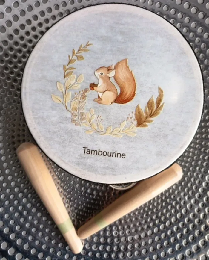 Tambourin et baguettes écureuil