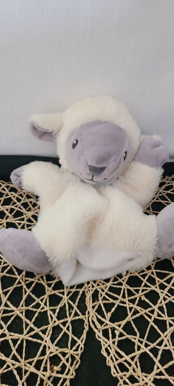 Doudou marionnette mouton TEX BABY blanc gris