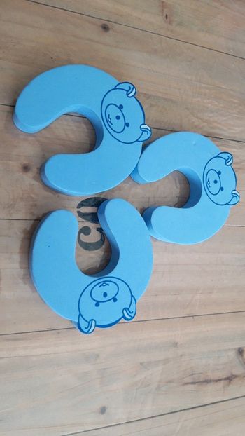 Protège porte Mustela bleu