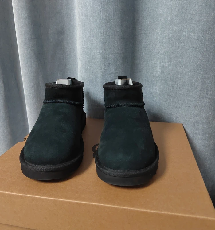 Bottes Ugg mini  taille 37 - photo numéro 3