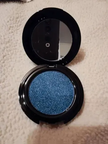 Ombre à paupières bleu indigo