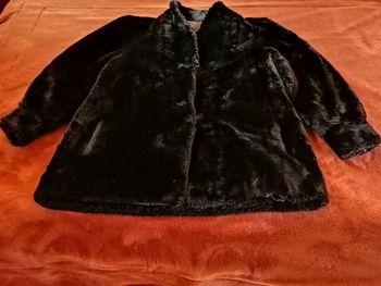 Veste noire fausse fourrure