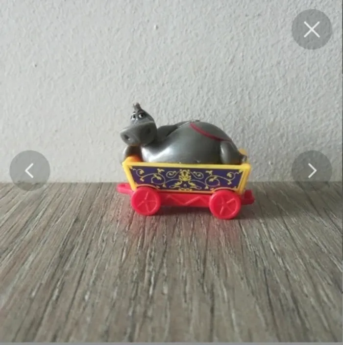 Figurine kinder surprise Gloria Madagascar 3