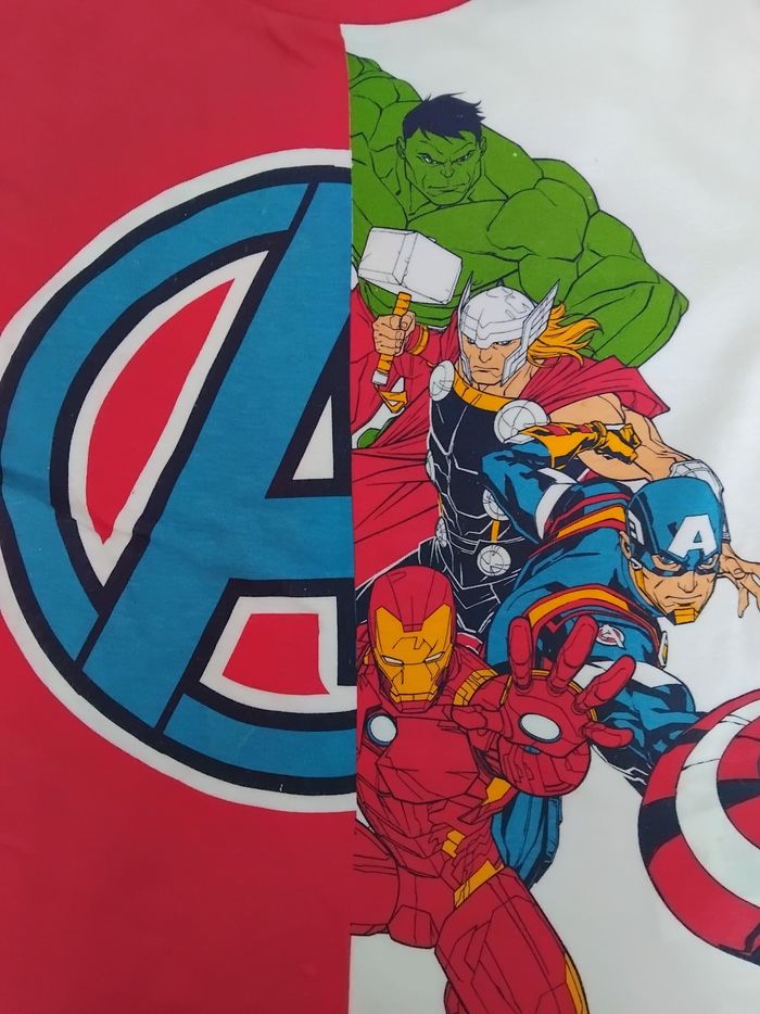 Tee-shirt Avengers Marvel neuf avec étiquettes 4 ans - photo numéro 2