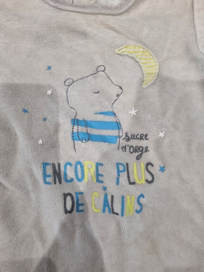 ​Pyjama Bébé Velours Sucre d'Orge 3 Mois  "Encore Plus de Câlins" Tres Bonne Etat - photo numéro 2