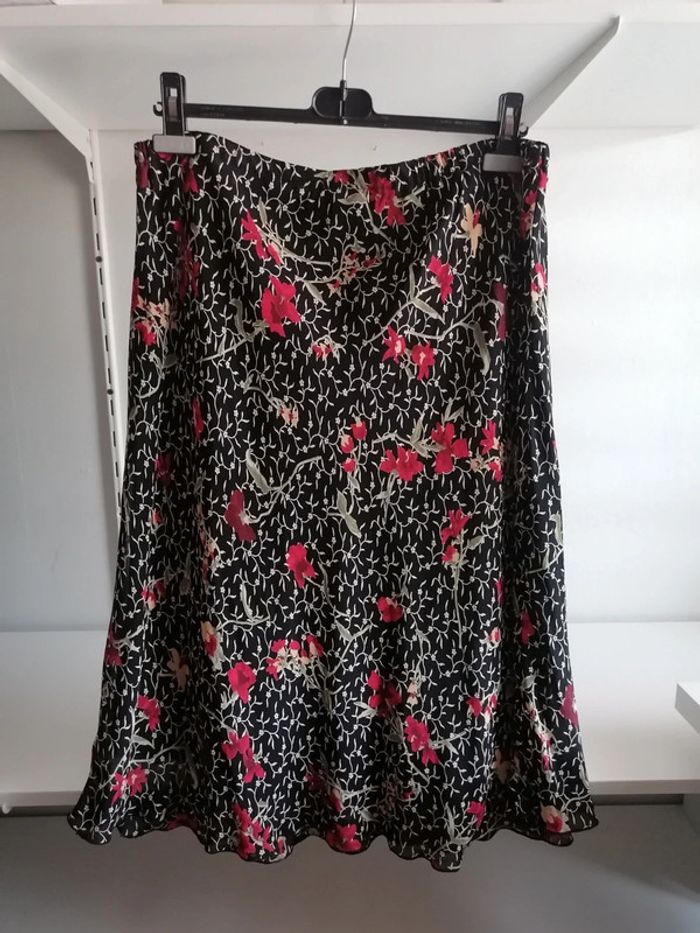 Jupe noire fleurie T6 - photo numéro 4