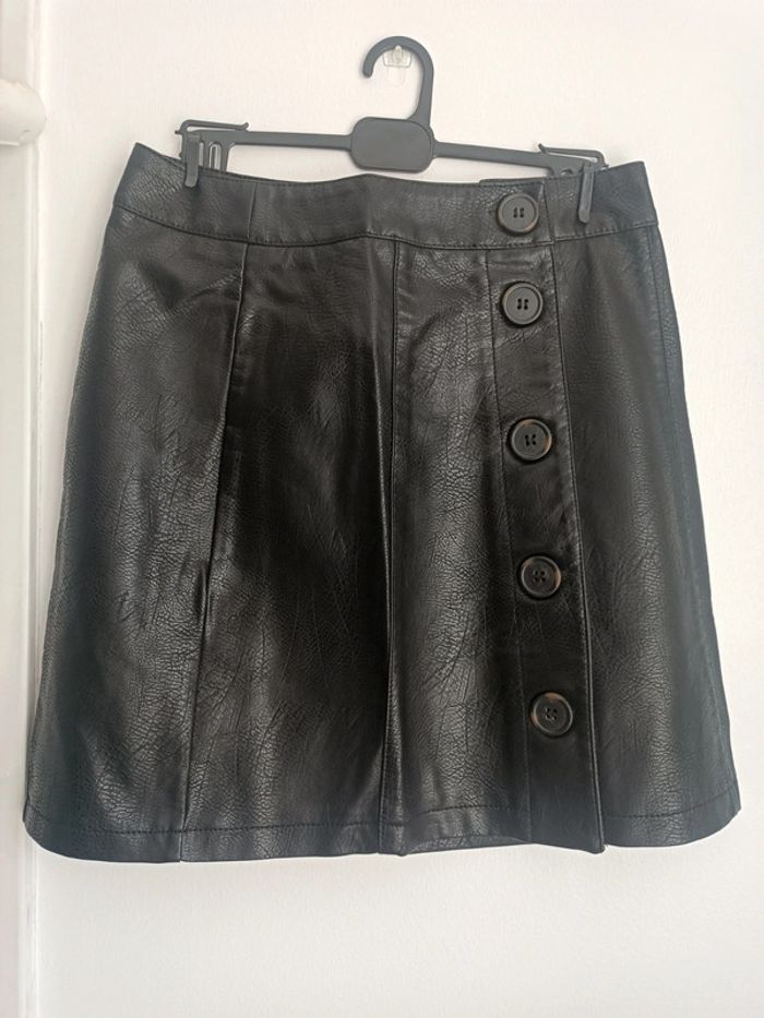 Jupe noire à boutons en simili cuir Taille 34 Pimkie Neuf avec étiquette