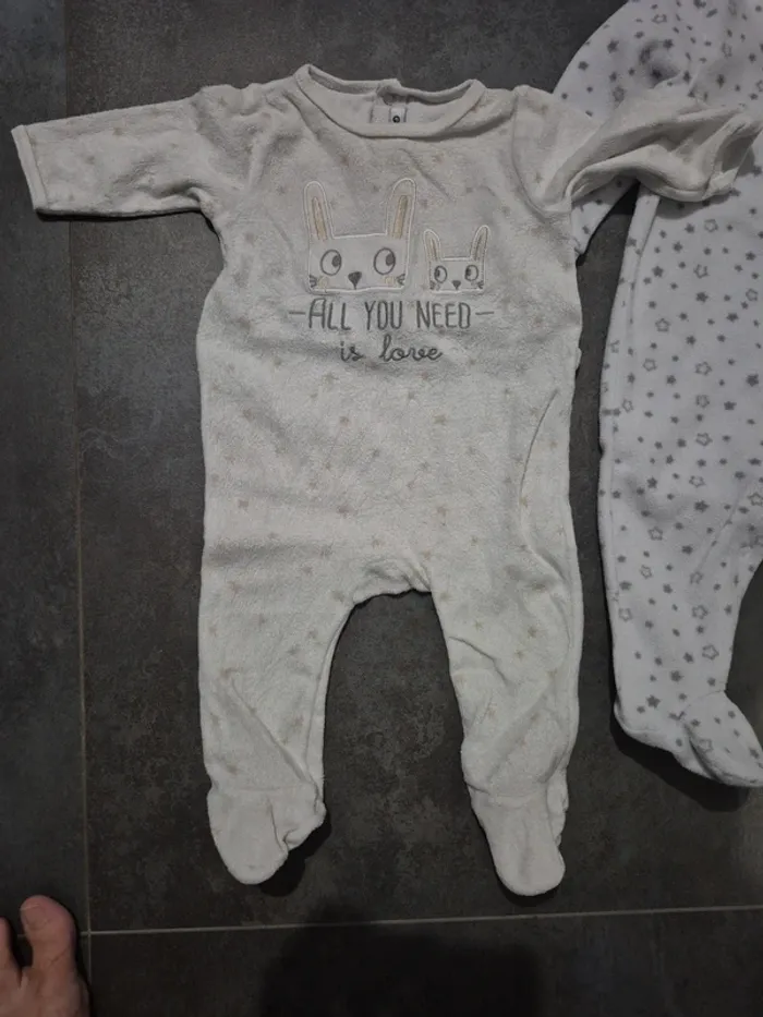 Lot pyjama et surpyjama 6 mois - photo numéro 2