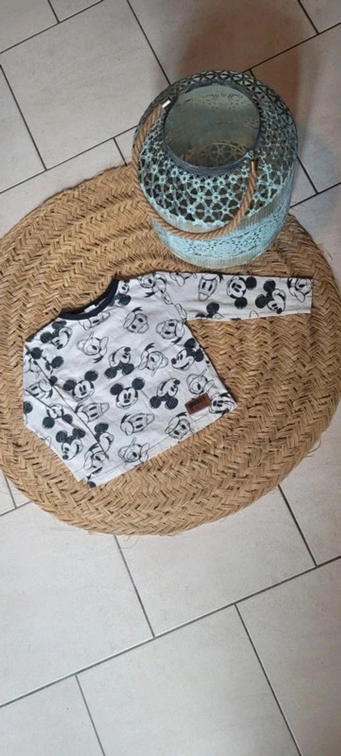 Joli t-shirt manches longues Taille 110/116 Mickey