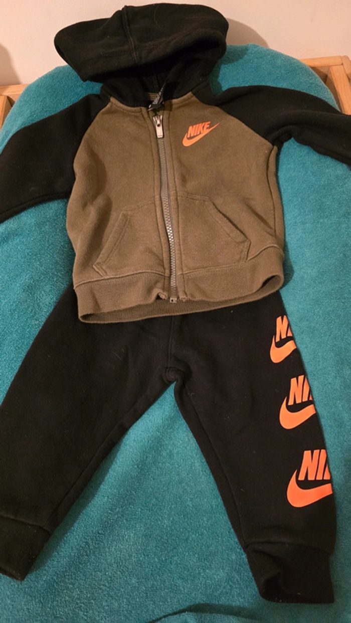 Ensemble Nike 🌼 12 mois