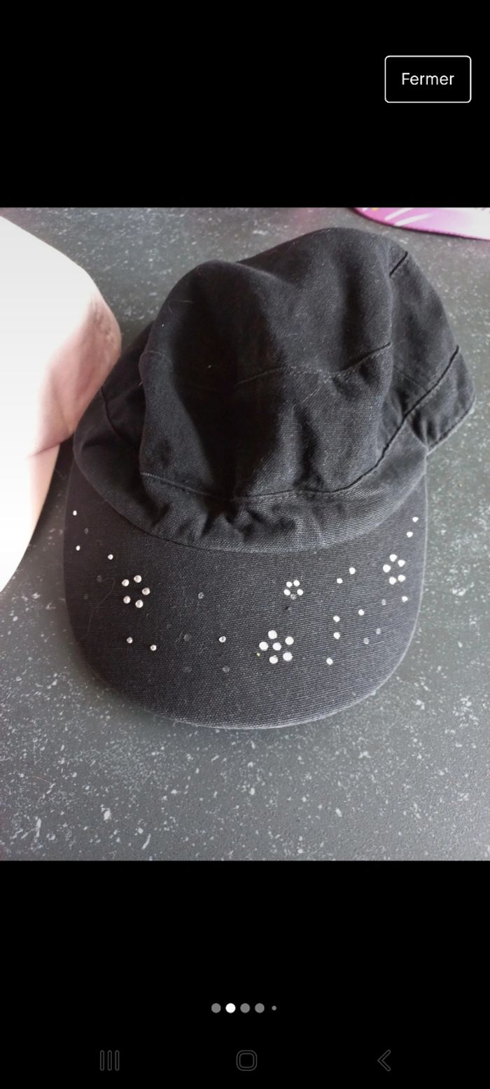 2 casquettes t 52 - photo numéro 2