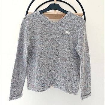 12 ans pull tape a l oeil ( taille plutôt 10 ans)