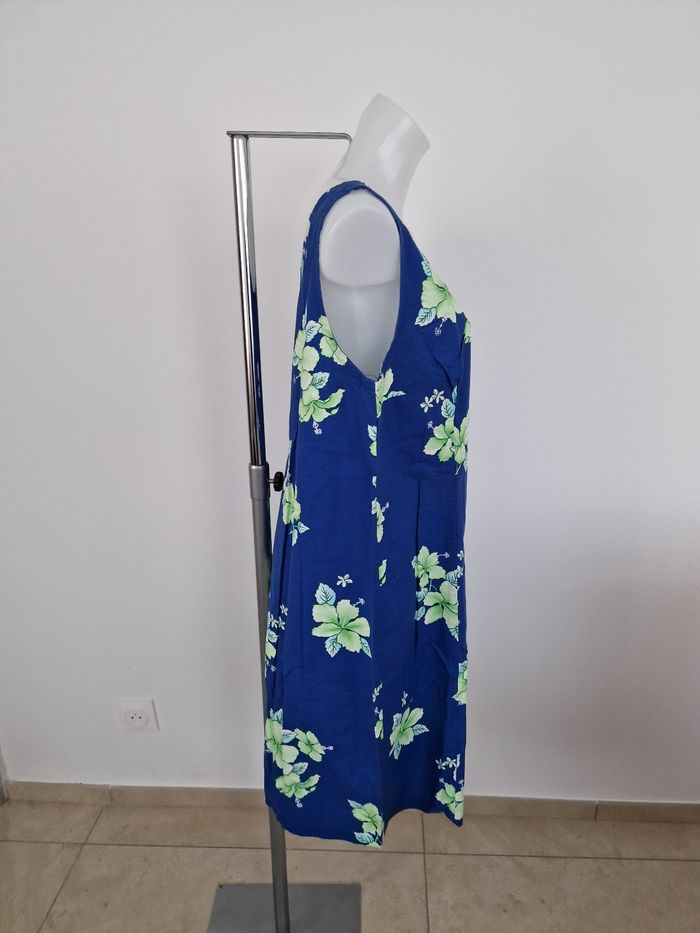 Robe polynésienne bleue à fleurs verte claire - photo numéro 5