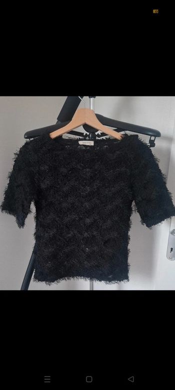 Pull duveteux, à poils noir, semi ajouré
