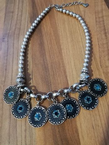 Collier bleu et vert fleurs