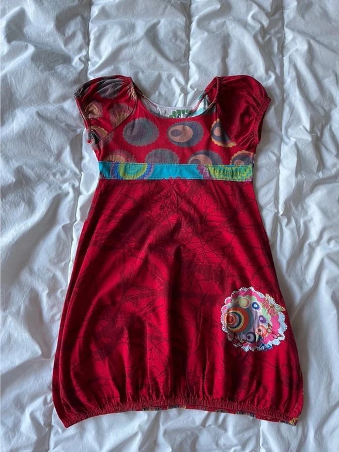 Jolie robe Desigual manches courtes