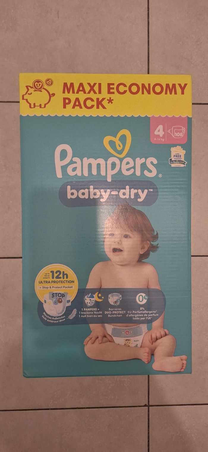 Couche pampers mega pack taille 4 neuve de 9 a 15kg 108 couches