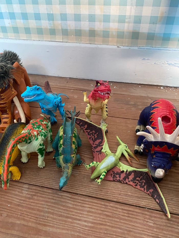 Lot de dinosaures - photo numéro 2