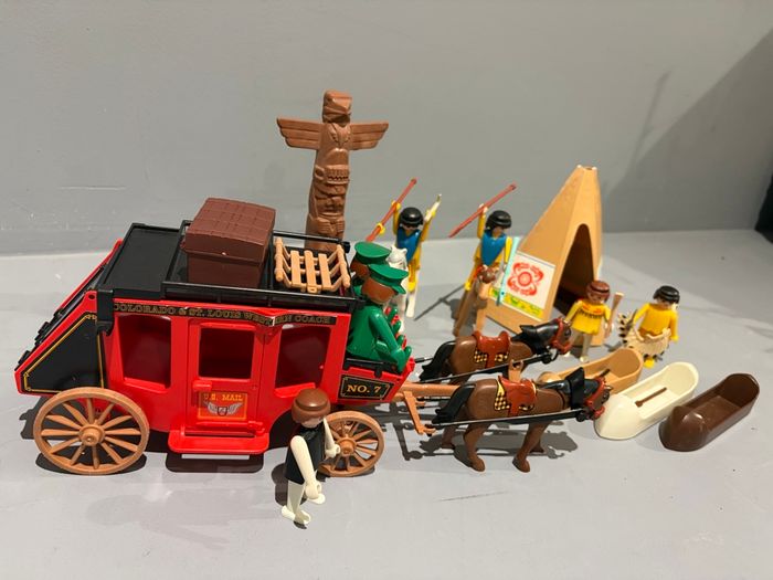 Playmobil Western Cowboy Indien vintage Attaque de diligence Rouge 1 Diligence 1 Tipi 4 Chevaux 7 Personnages - photo numéro 4