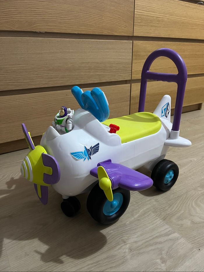 Porteur avion buzz l’éclair