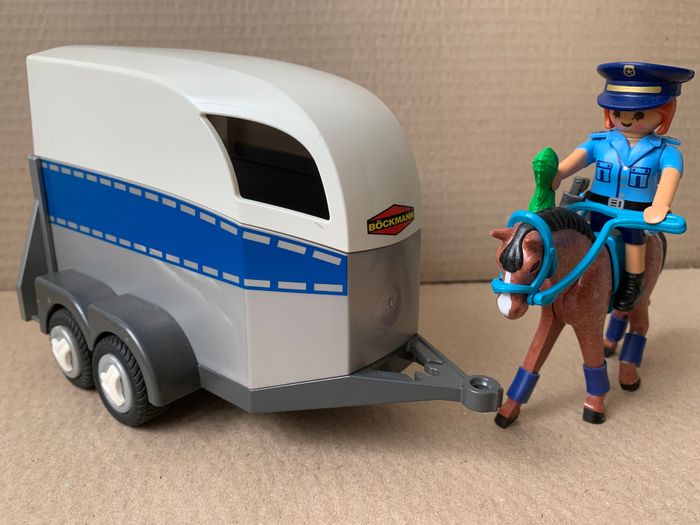 Playmobil : Policière avec cheval et van