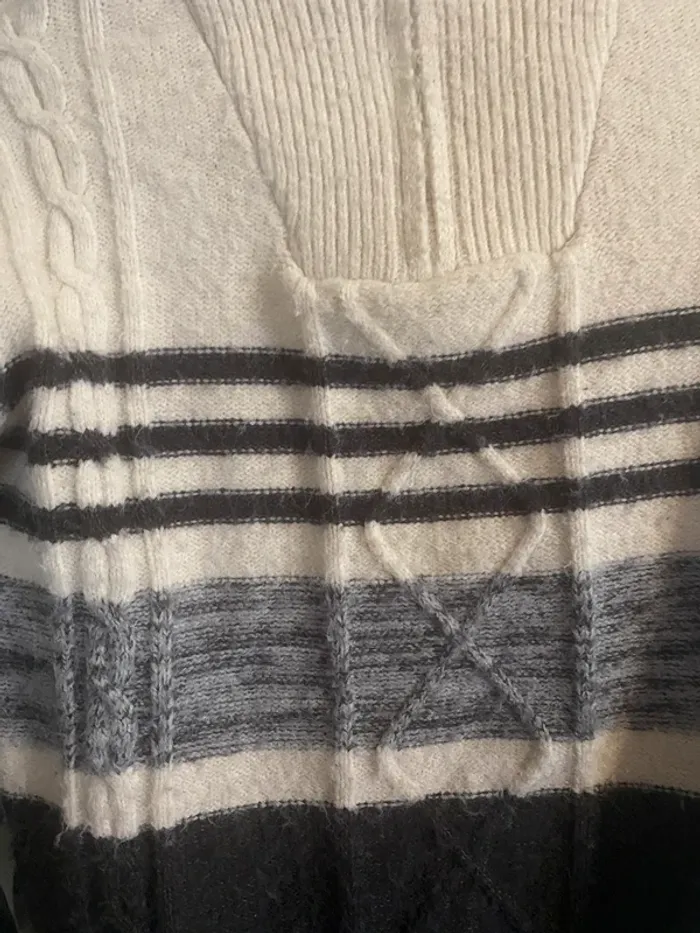 Pull garçon GEMO – Taille 10 ans – Douillet & très bon état 🤍🖤 - photo numéro 4