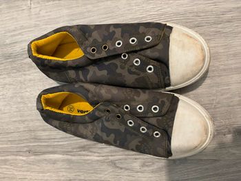 Chaussure militaire, taille 34.