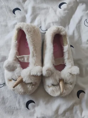 chaussons isotoner licorne 29/30