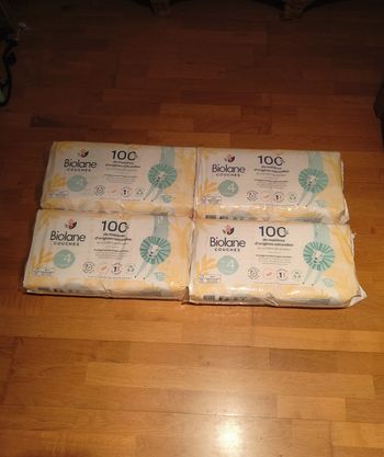 4 paquets de couches Biolane taille 4