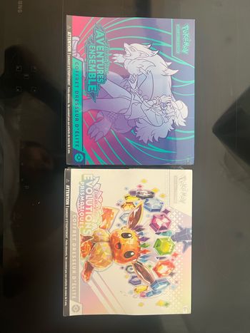 Lot de 2 ETB Pokémon – Écarlate & Violet : Évolutions Prismatiques EV8.5 + Aventures Ensemble EV9 – Neuf scellé